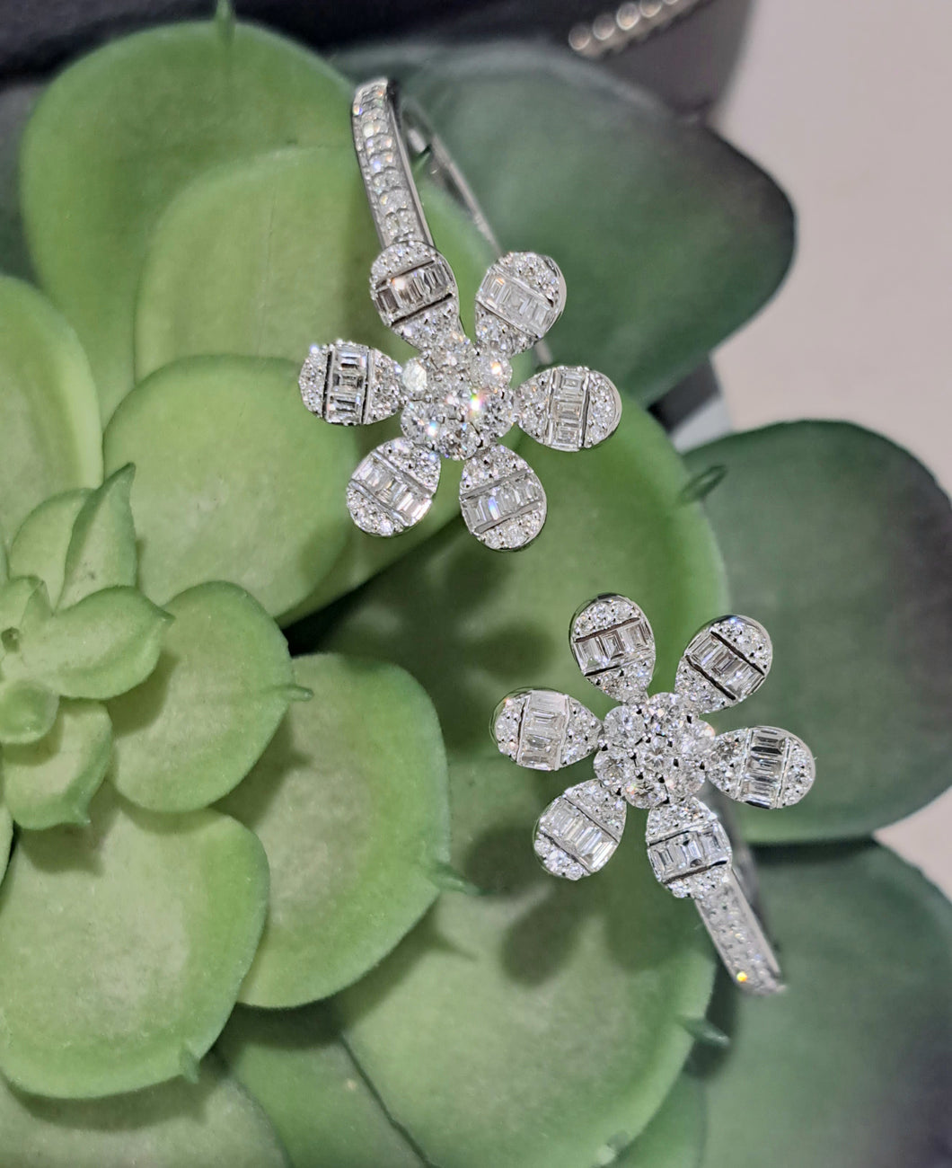 1.89cts [132] Round Brilliant and Baguette Cut Diamonds | Designer Double Flower Clip Bangle | 18kt White Gold