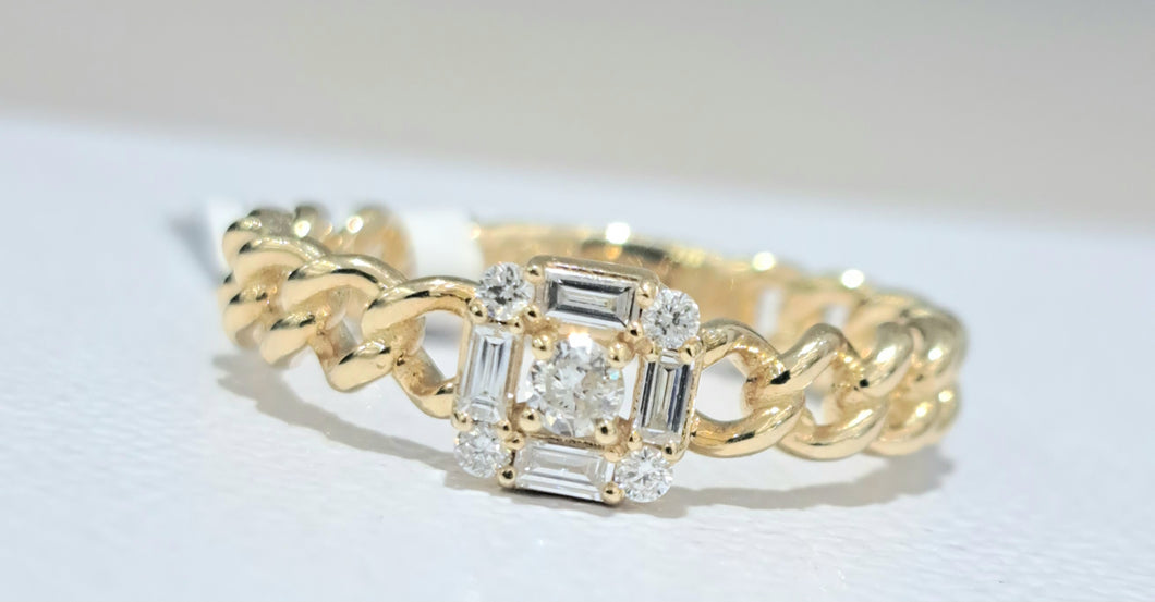 0.210cts [9] Round Brilliant and Baguette Cut Diamonds | Designer Twist Ring | 18kt Yellow Gold