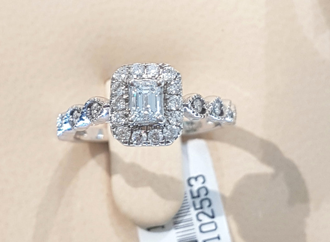 0.80ct [tw] Baguette [Centre] | Round Brilliant Cut Diamonds | Designer 14kt White/Rose Gold Ring..
