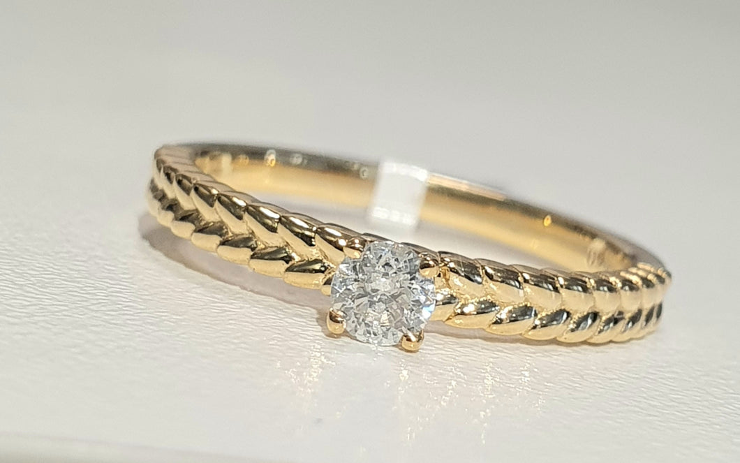 0.17ct Round Brilliant Cut Diamond | Solitaire Design Ring | 18kt Yellow Gold